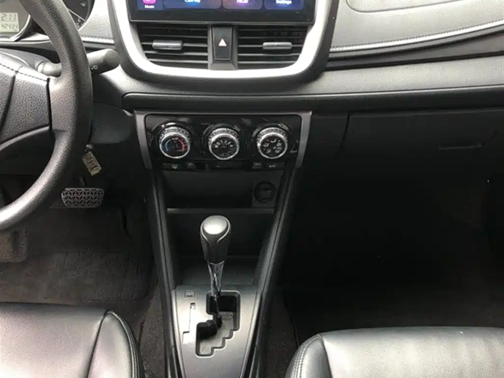 Toyota Yaris L 2019 — фото 10