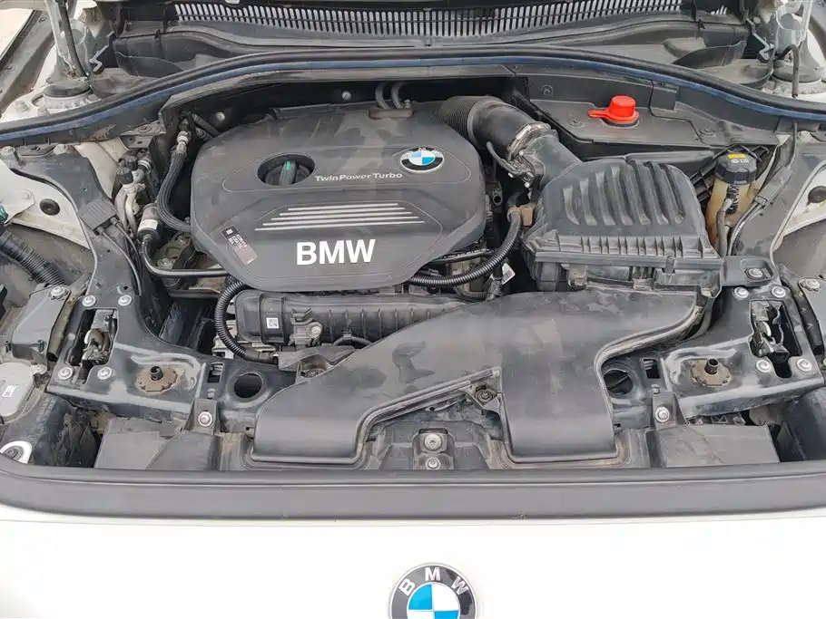 BMW 1 Series 2018 — фото 10