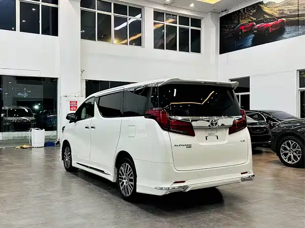 Toyota Alphard 2015
