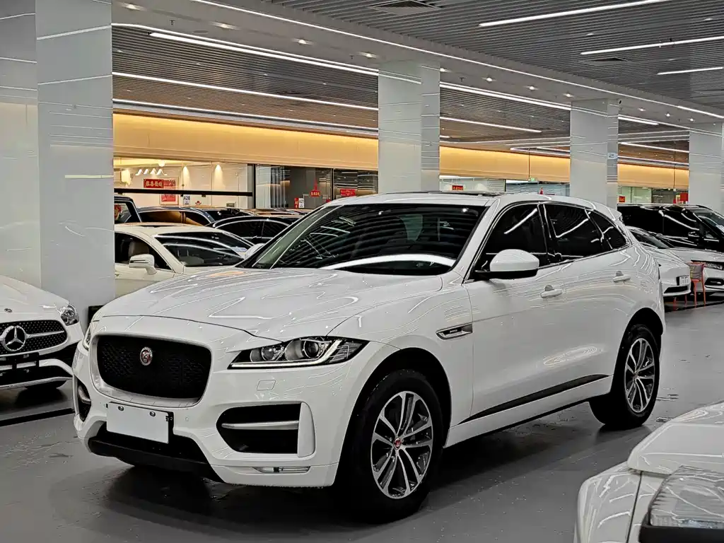 Jaguar F-PACE 2017 — фото 1