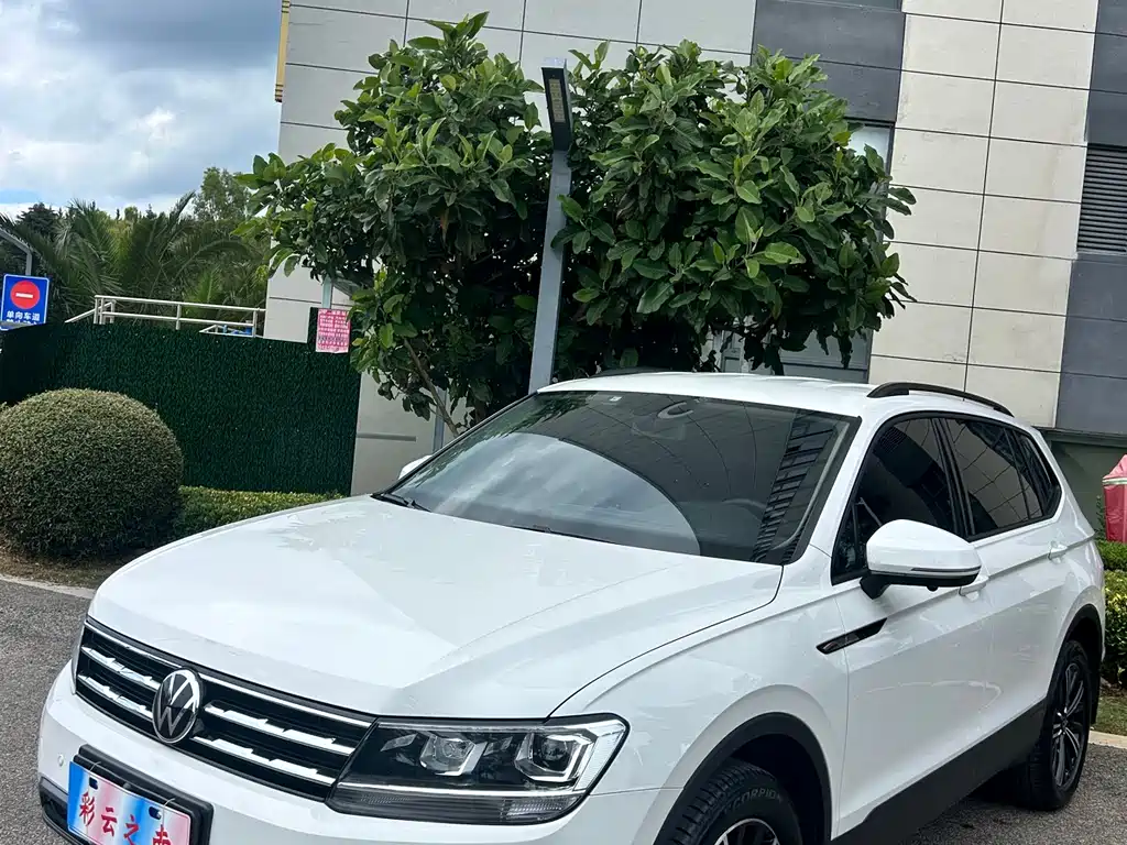 Volkswagen Tiguan L 2021 — фото 1