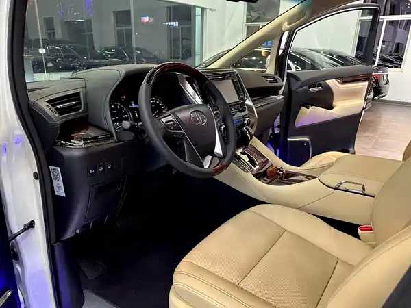 Toyota Alphard 2015