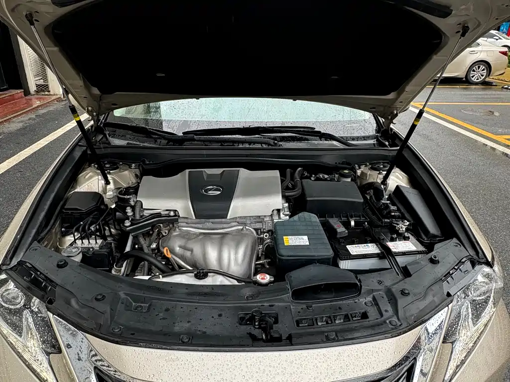 Lexus ES 2017 — фото 19