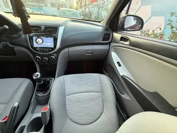 Hyundai Accent 2014