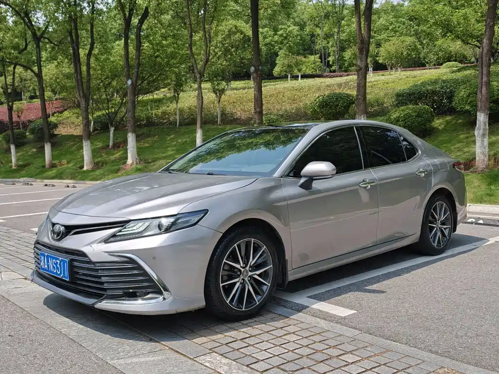 Toyota Camry 2022 — фото 1