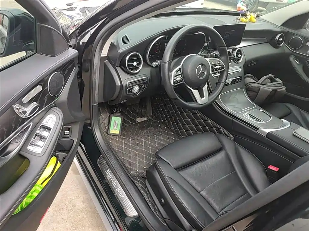 Mercedes-Benz C-Class 2019 — фото 16