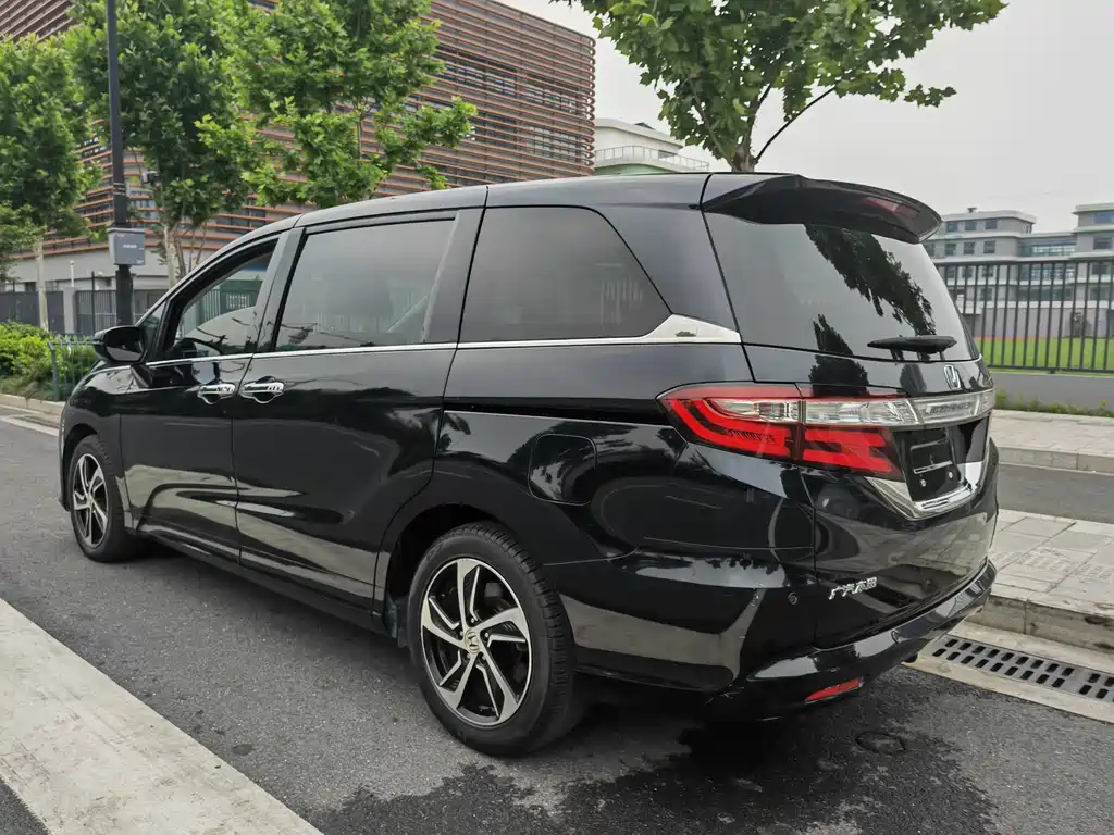Honda Odyssey 2015 — фото 8