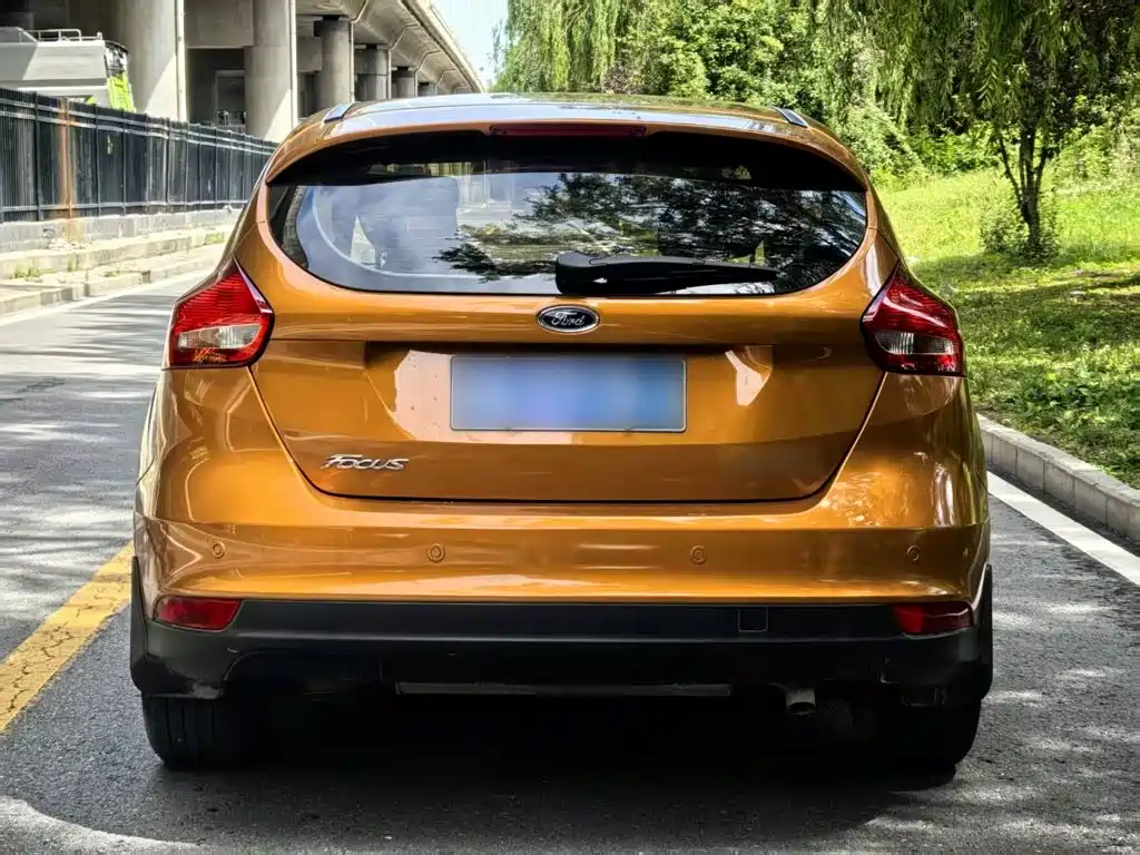 Ford Focus 2016 — фото 18