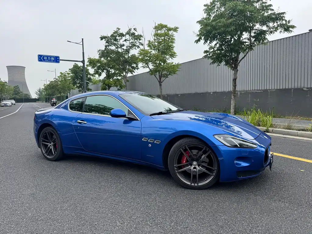 Maserati GranTurismo 2015 — фото 8