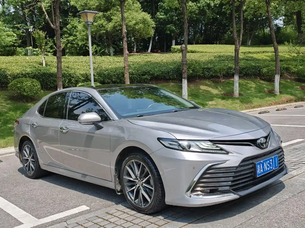 Toyota Camry 2022 — фото 3