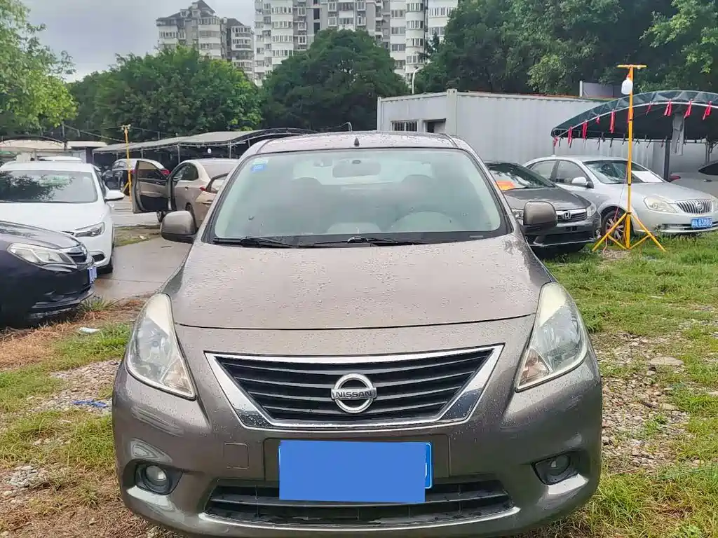 Nissan Sunny 2012 — фото 2