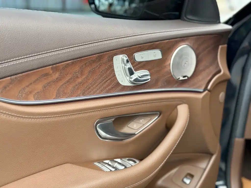 Mercedes-Benz E-Class 2023 — фото 11