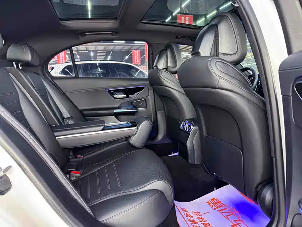 Mercedes-Benz C-Class 2024
