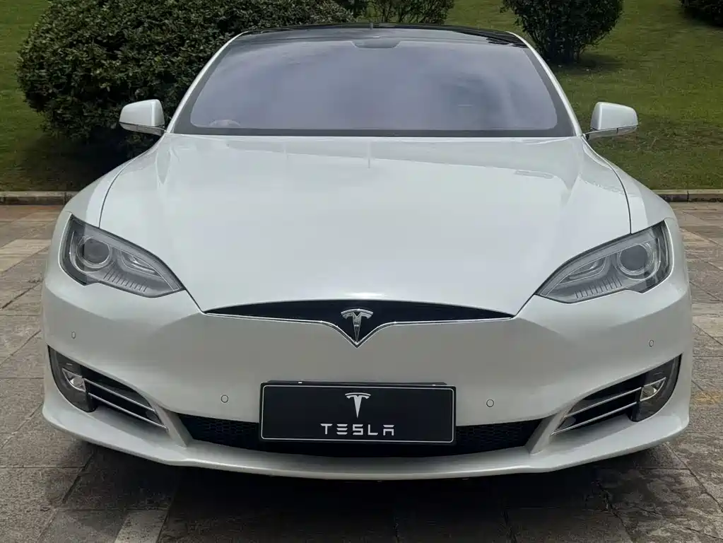 Tesla Model S 2014 — фото 10
