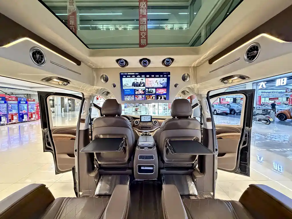 Mercedes-Benz V-Class 2021 — фото 12