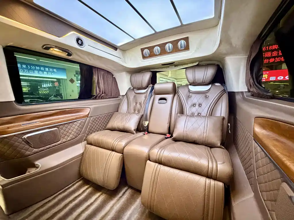 Mercedes-Benz V-Class 2021 — фото 14