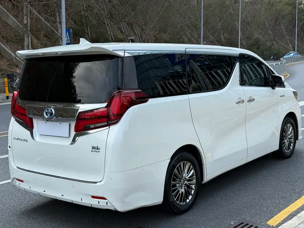 Toyota Alphard 2020 — фото 4