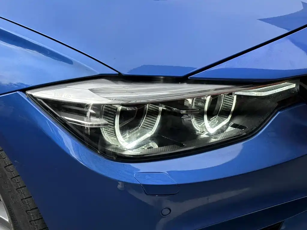 BMW 3 Series 2018 — фото 8
