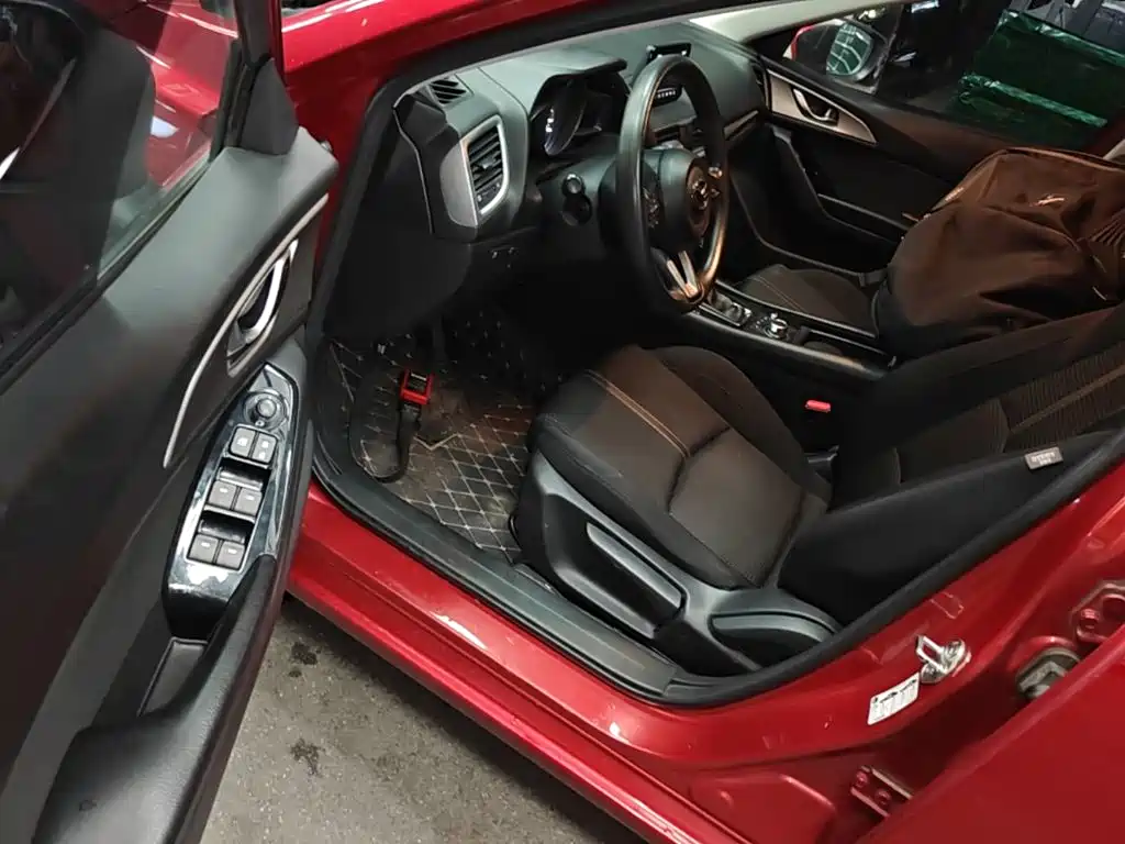 Mazda 3 Axela 2017 — фото 16