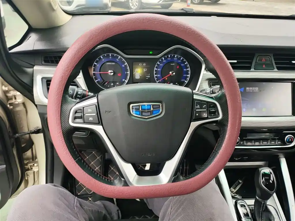 Geely Vision X3 2018 — фото 11