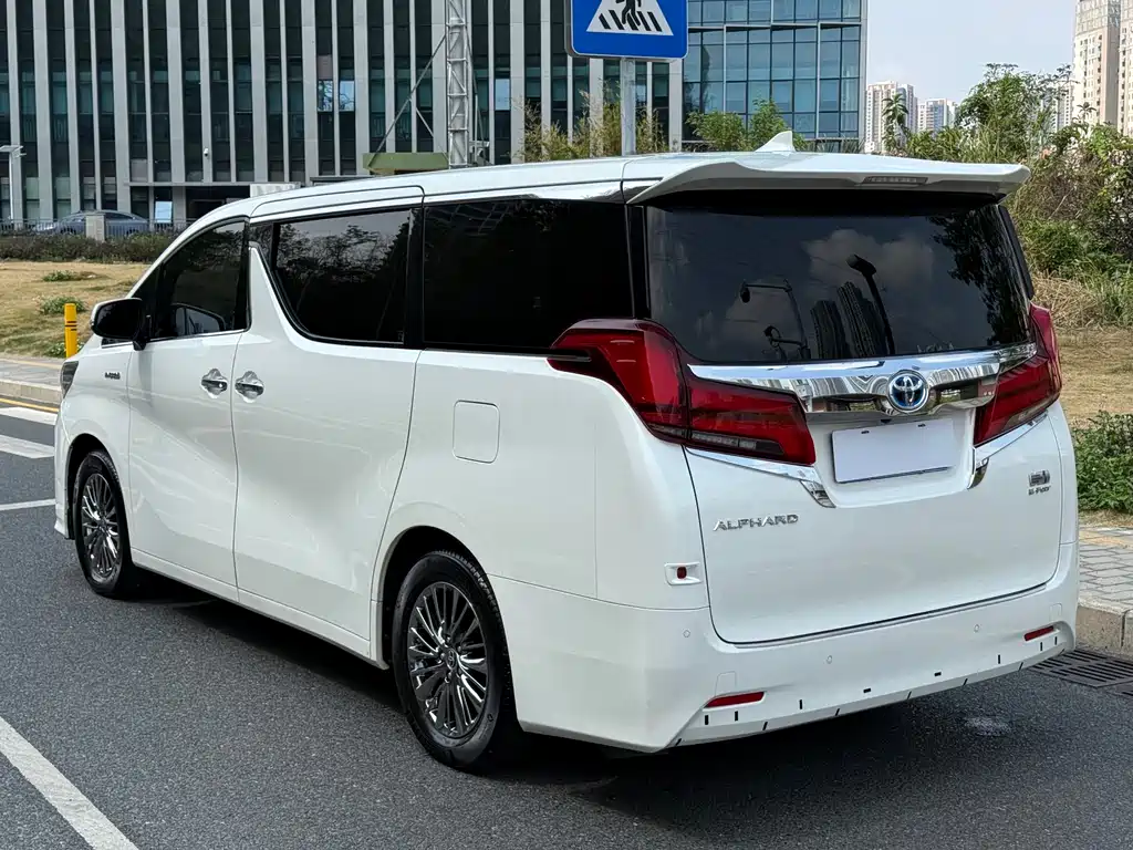 Toyota Alphard 2020 — фото 6