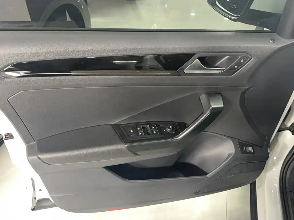Volkswagen T-Roc 2021 — фото 15