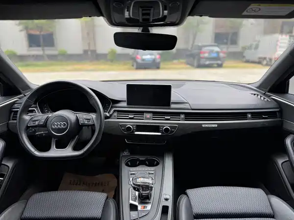 Audi A4L 2019