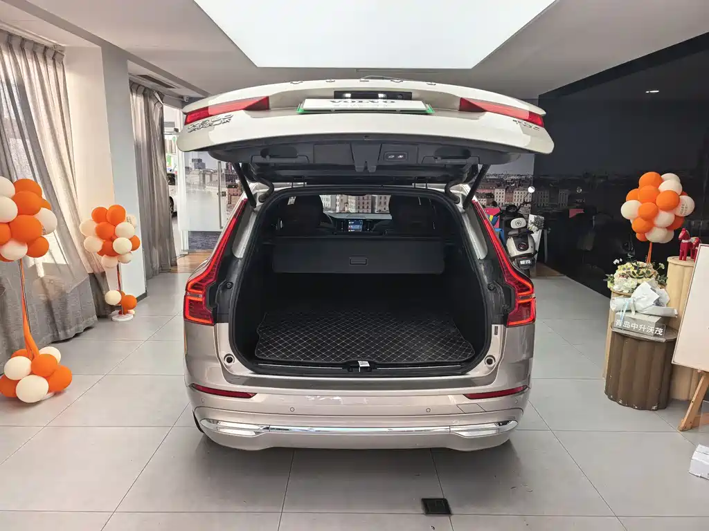 Volvo XC60 PHEV 2025 — фото 15