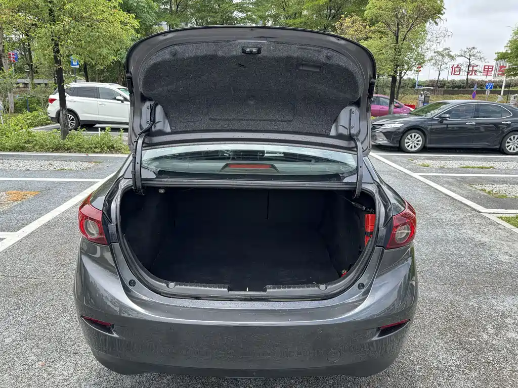 Mazda 3 Axela 2019 — фото 18