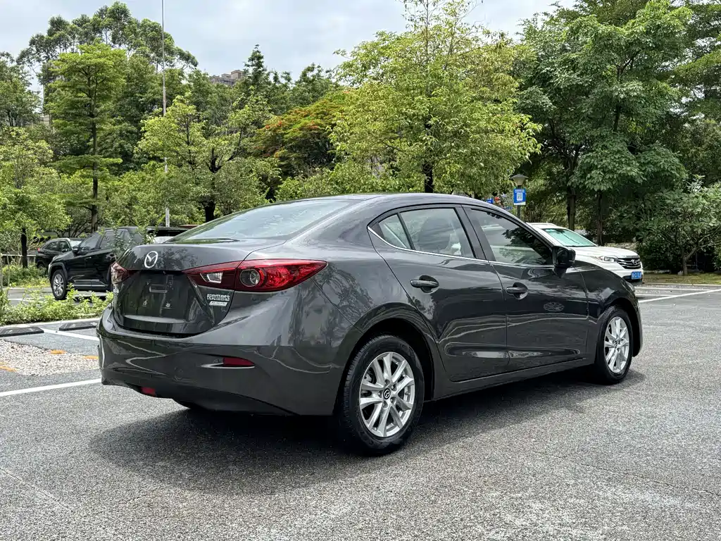 Mazda 3 Axela 2019 — фото 21