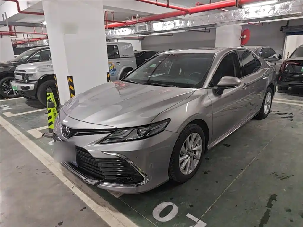 Toyota Camry 2023 — фото 2