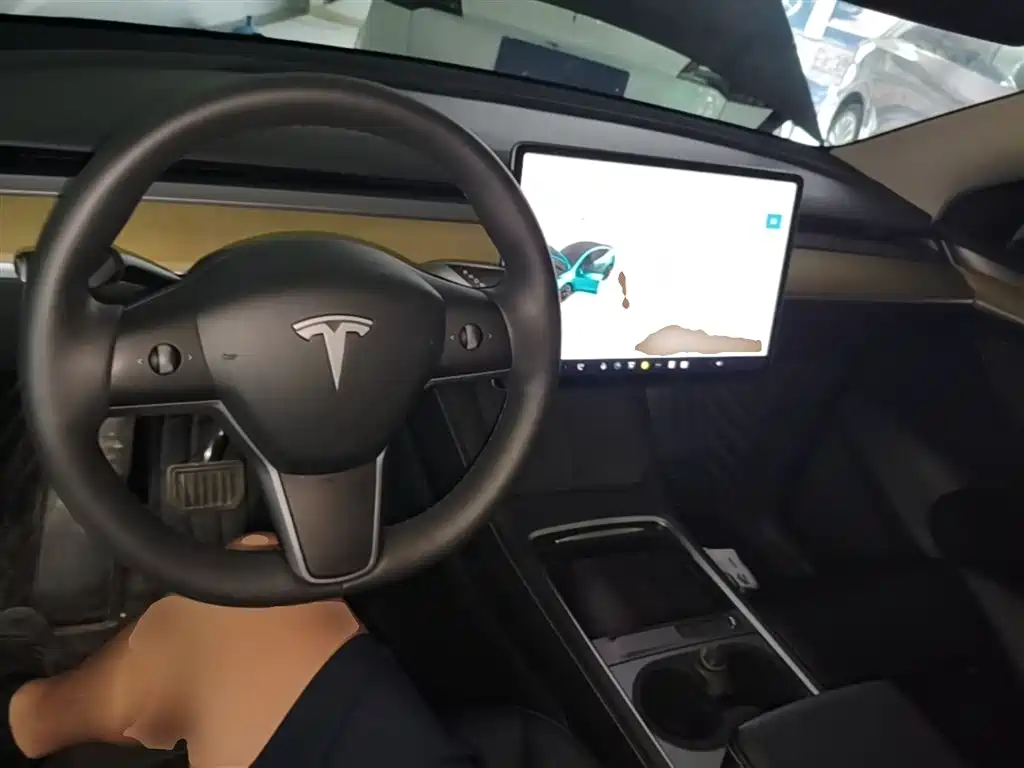 Tesla Model Y 2022 — фото 10