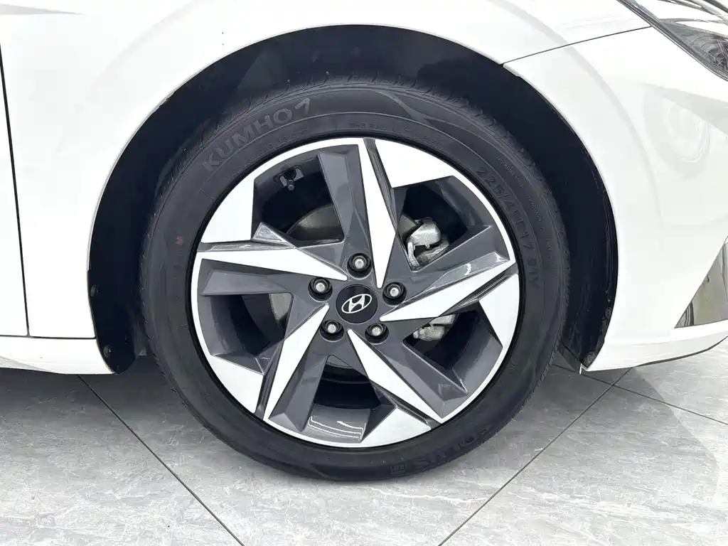 Hyundai Elantra 2022 — фото 17