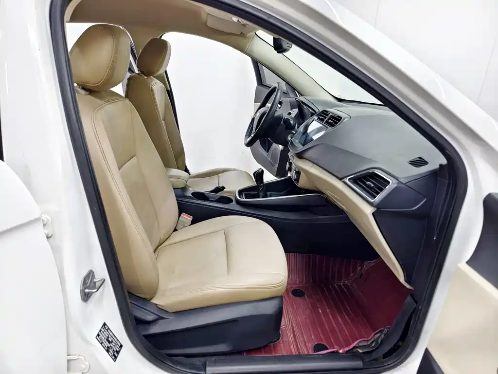 Ford Escort 2015 — фото 13