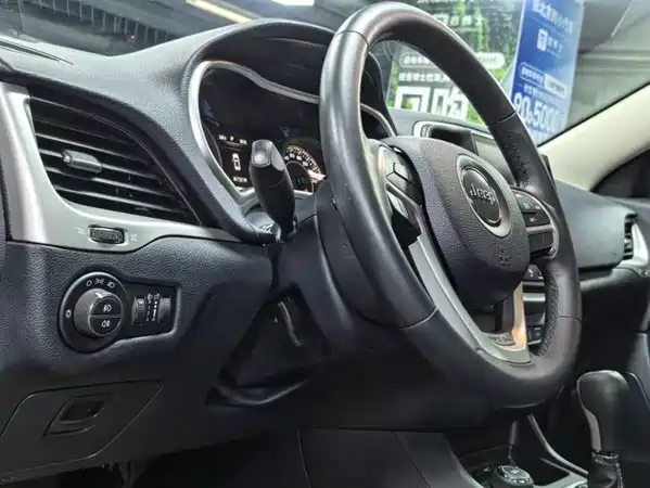 Jeep Cherokee 2016