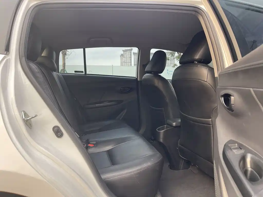 Toyota Yaris L 2020 — фото 13