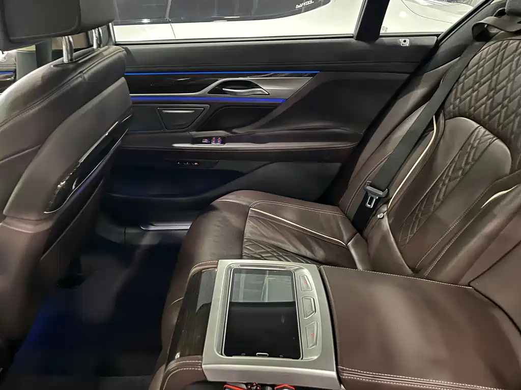 BMW 7 Series 2020 — фото 12