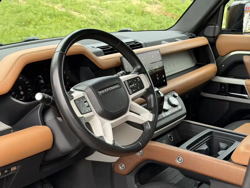 Land Rover Defender 2023 — фото 6