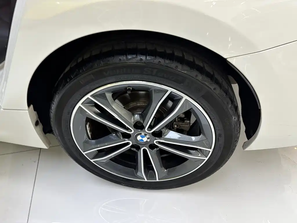 BMW 1 Series 2021 — фото 18