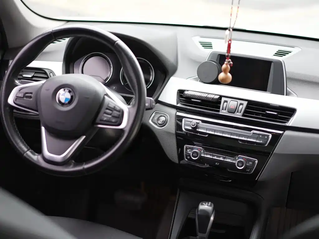 BMW X1 2018 — фото 12