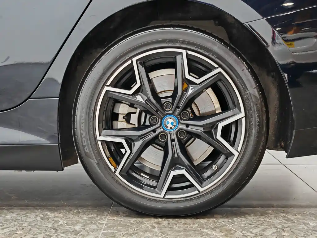 BMW i3 2024 — фото 9