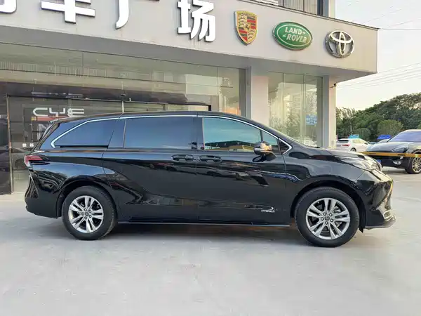 Toyota Sienna 2023