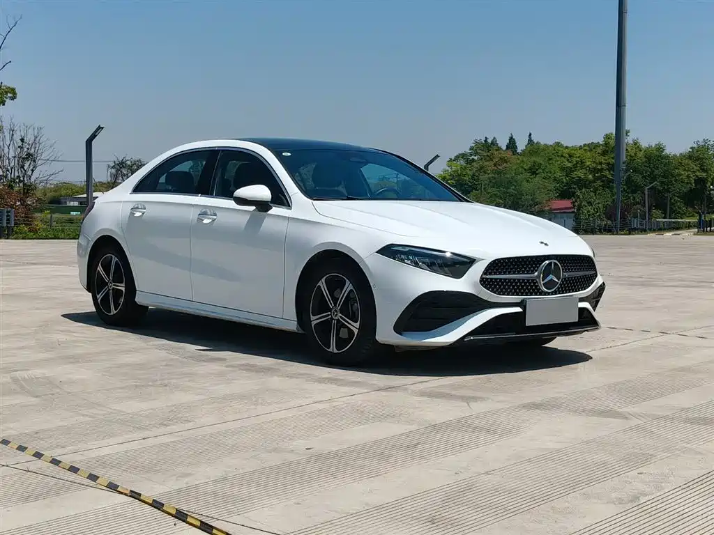Mercedes-Benz A-Class 2024 — фото 8
