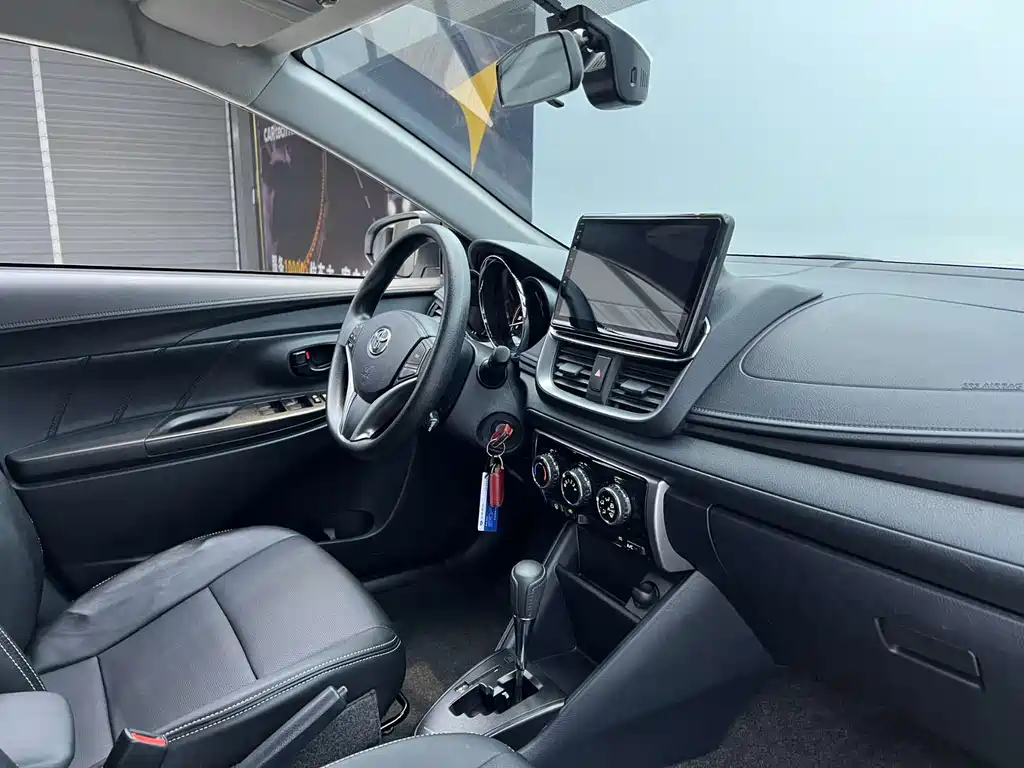 Toyota Yaris L 2022 — фото 21