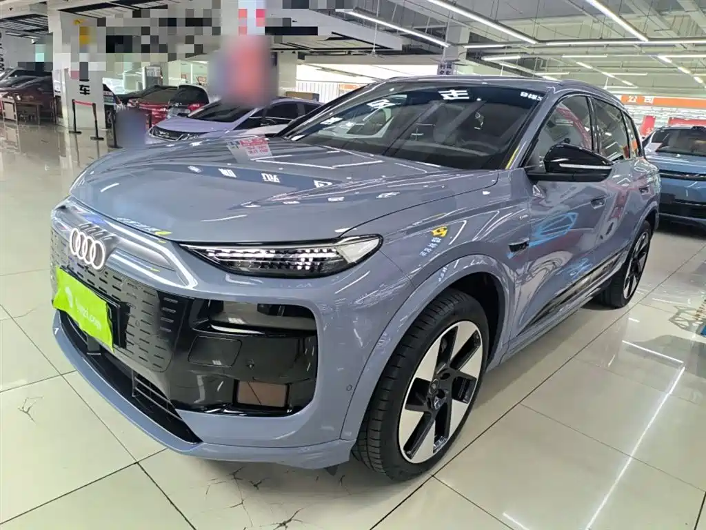 Audi Q6L e-tron 2025 — фото 1