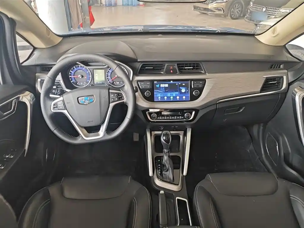 Geely Vision X3 2017 — фото 10