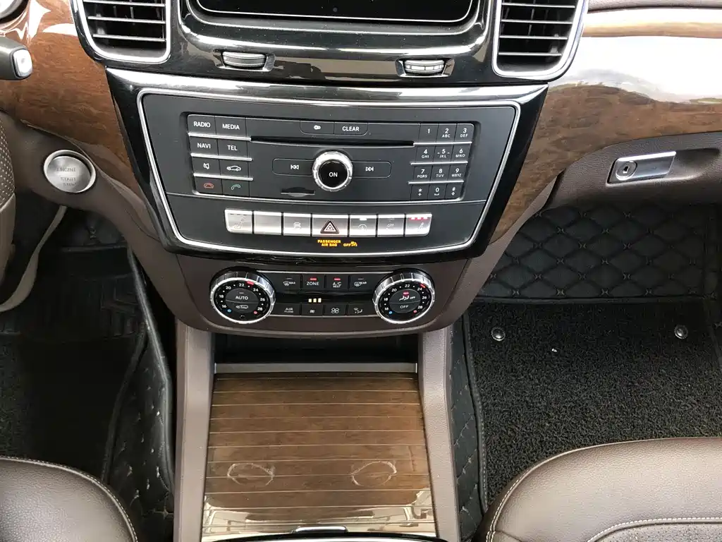 Mercedes-Benz GLS 2017 — фото 9