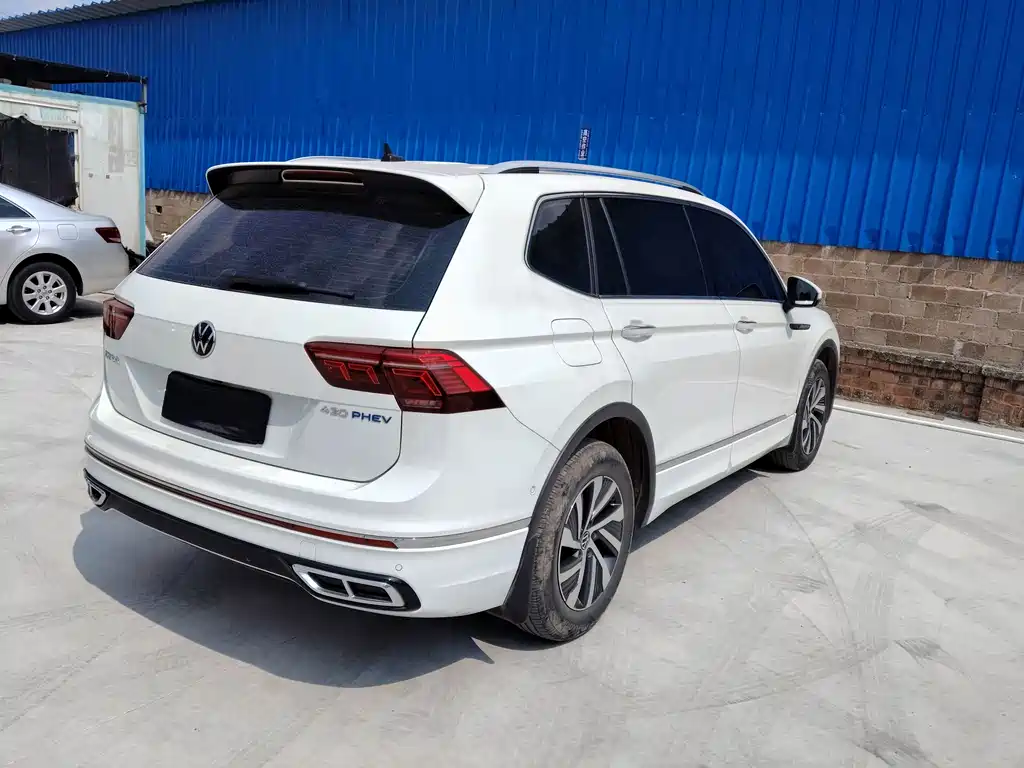 Volkswagen Tiguan L 2023 — фото 5