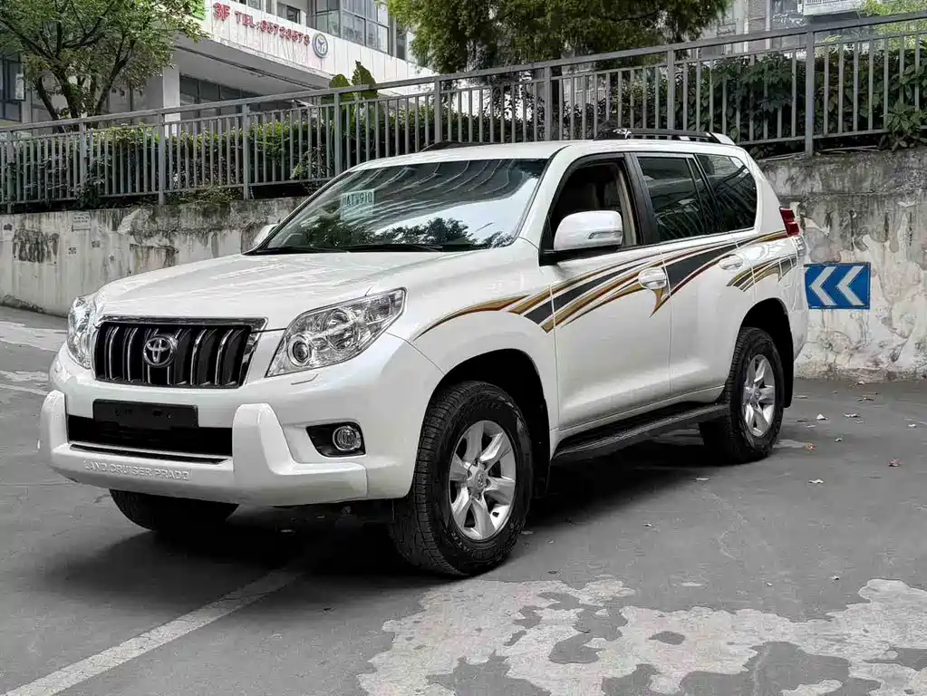 Toyota Prado 2012 — фото 1