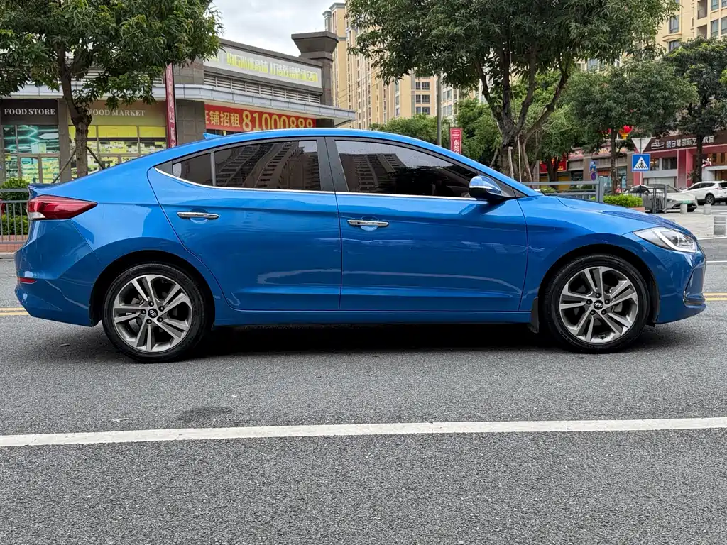 Hyundai Elantra 2016 — фото 13